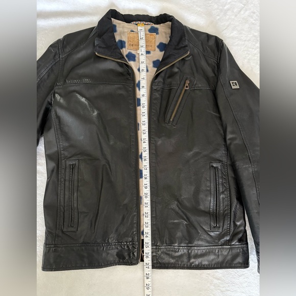 Luxurious Hugo Boss Black real leather jacket. - Picture 3 of 16